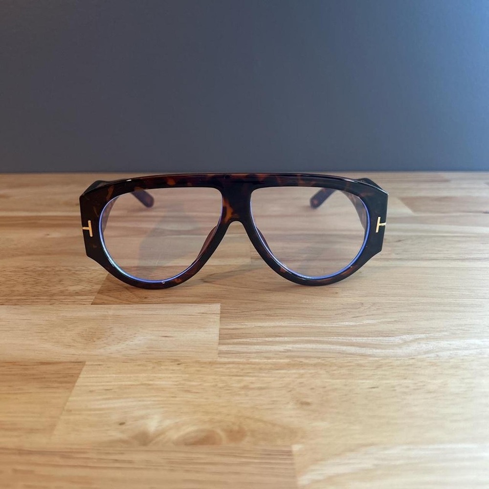 Tortoise Shell Designer Sunglasses - image 1